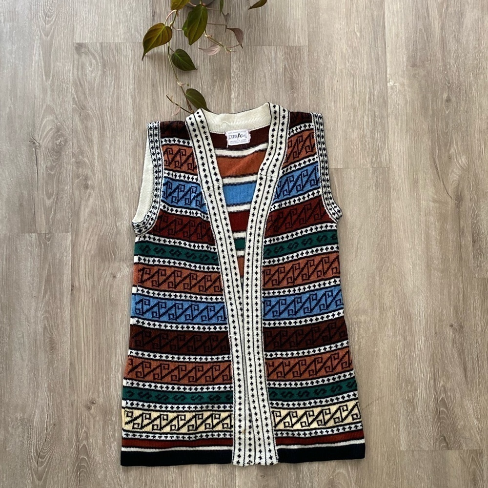 Vintage CollAge 70’s Aztec Boho Print Multicolor Knit Vest Sweater
